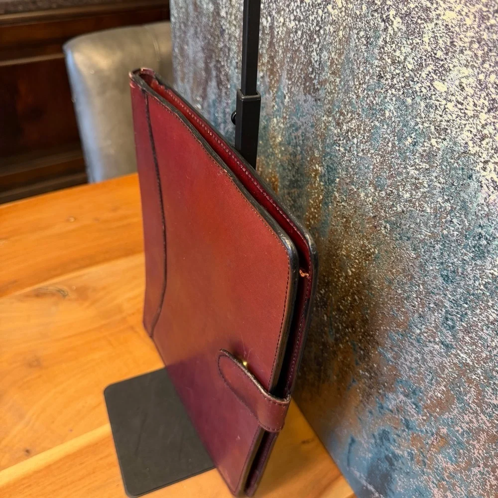 Vintage Leather Attaché: Old Money aesthetic
